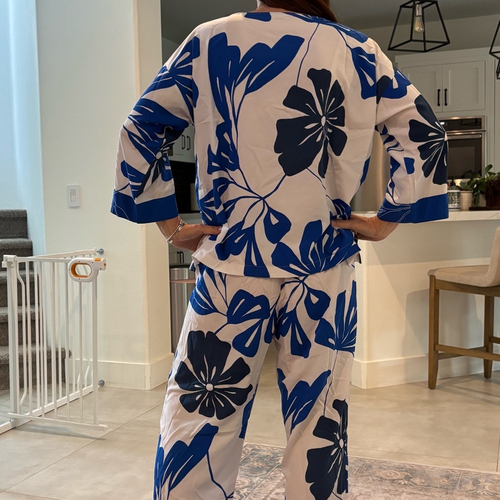 Natori Blue and White Floral lounge set